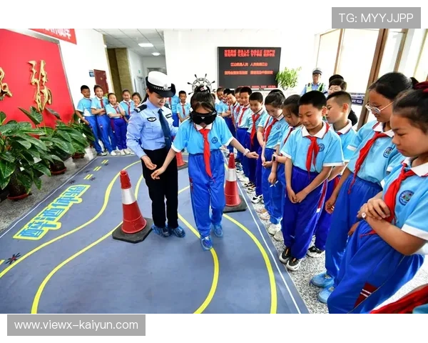 “摔跤进社区”活动在多地开展,吸引不同年龄层居民体验 “摔跤进社区”活动在多地开展,吸引不同年龄层居民体验